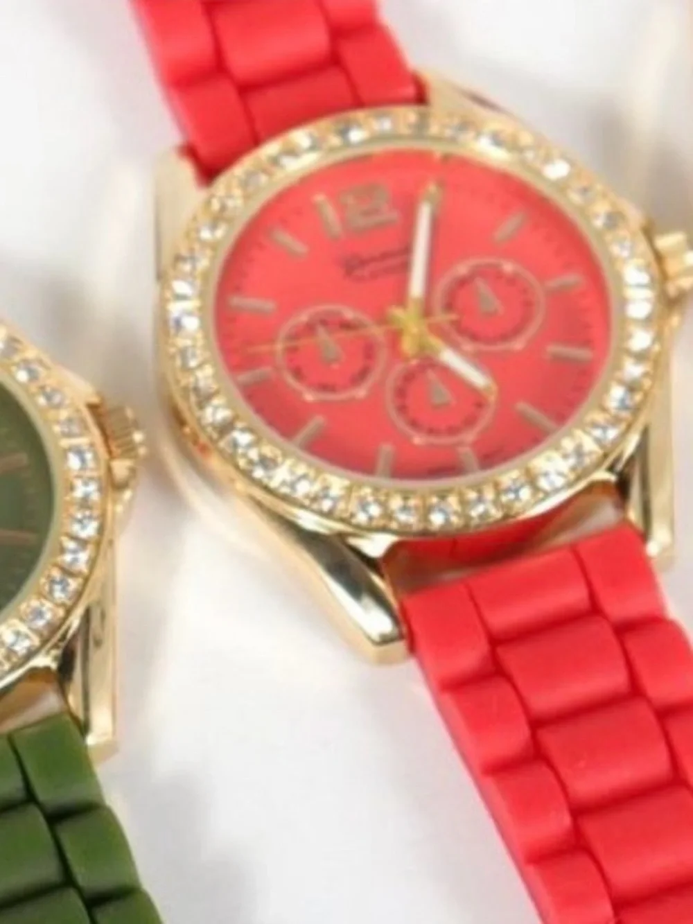 Vintage Gold-Tone Red Women's Fashion Watch with Crystal Bezel